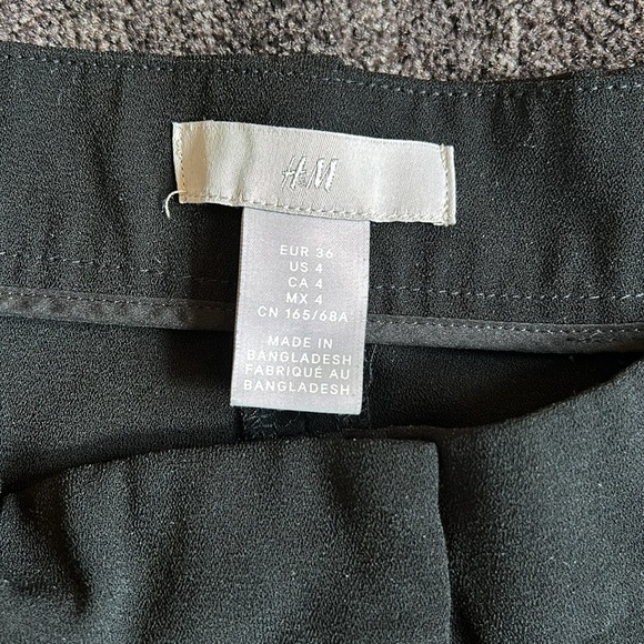 H&M knee-length shorts - Picture 2 of 3